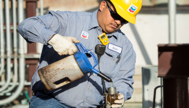 ISO 281: Lubricant Cleanliness has a Bearing on Bearing Life Man pouring oil